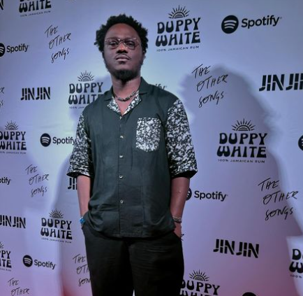 Moelogo - No Worries